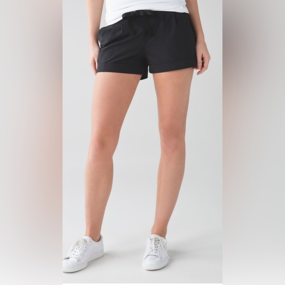*SOLD Lululemon Spring Break Away Short II- Black/ Size 4 - Picture 3 of 3
